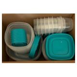 MB - Kitchen Storage and Serveware Lot: Rubbermaid Containers, Serving Trays and Rapid Mac Cookers
