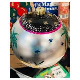 TR - Vintage and Contemporary Christmas Decor Collection with Santa Figures and Tree