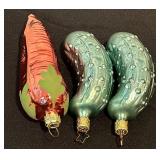 S - Set of 3 Glass Vegetable Ornaments Carrot and Pickles