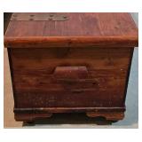 LL-S - Compact Cedar Chest with Brass Hinges