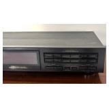 MB - Pioneer F-449 FM/AM Digital Synthesizer Tuner