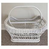 TR - Charming White Wicker Literature Stand