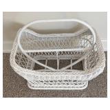 TR - Charming White Wicker Literature Stand