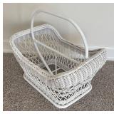 TR - Charming White Wicker Literature Stand