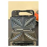 P - Kitchenware and Small Appliance Set with Cookbooks and Baking Pans