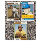 K - Collection of Vintage Baseball Cards Assorted Teams and Players
