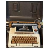 LL - Vintage Smith-Corona 2200 Electric Typewriter with Case