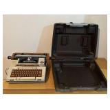 LL - Vintage Smith-Corona 2200 Electric Typewriter with Case