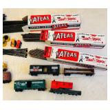 LR - HO Scale Train Set with Tyco Transformer, Track, Rail Cars, and Hot Wheels Vehicles
