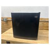 Avanti Compact Refrigerator RM16J1B