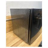 Avanti Compact Refrigerator RM16J1B