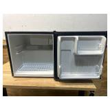 Avanti Compact Refrigerator RM16J1B