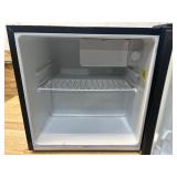 Avanti Compact Refrigerator RM16J1B