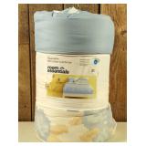 Room Essentials - Microfiber Floral Comforter