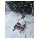 G - Fiskars Push Reel Lawn Mower