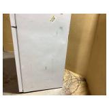 Vissani 14.2 cu. ft. Top Freezer Refrigerator in White, Garage Ready (Minor Transit Damage, Light Stains)