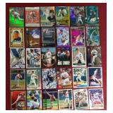 (30) Greg Maddux Cards