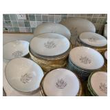 Noritake Great Silver Leaf Taryn Pattern 12 Piece China Set