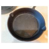 Cast Iron Pan by Utopia Kitchen