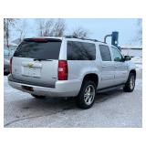 2011 CHEVROLET SUBURBAN LT * 1 Owner | 4x4 | No Accidents* (NO RESERVE)