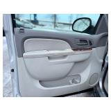 2011 CHEVROLET SUBURBAN LT * 1 Owner | 4x4 | No Accidents* (NO RESERVE)