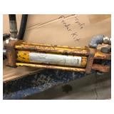 MONARCH INDUSTRIES HYDRALIC CYLINDER
