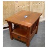 Mission Style Oak End Table with dra