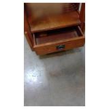 Mission Style Oak End Table with dra