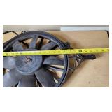 Radiator cooling fan assembly with bracket