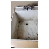 E.L. Mustee & Sons Utilatub Model 18 Laundry Sink