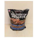 NEW KIRKLAND SIGNATURES BBQ HARDWOOD PELLETS
