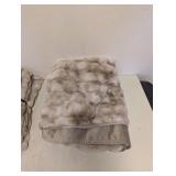 (2) BRENTWOOF WATERPROOF PET BLANKET & FURNITURE PROTECTOR OVERSIZED (CREAM/BROWN)