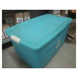 (FRNT) Large 45 Gallon Tote With As...