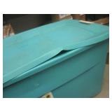 (FRNT) Large 45 Gallon Tote With As...