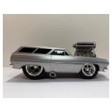 Muscle Machines 1:18 Scale 1965 Chevy Chevelle SS Wagon Silver Diecast Car Blower Street Rod