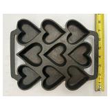 ?) Vintage Cast Iron Heart Muffin Cornbread Baking Pan Mold