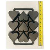 ?) Vintage Cast Iron Heart Muffin Cornbread Baking Pan Mold