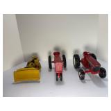 Vintage Ertl International Harvester IH Farmall Tractor Lot (2) & Diecast Masters Caterpillar D10T2 Dozer 1:16 1:50 Scale Farm Construction Model Toys