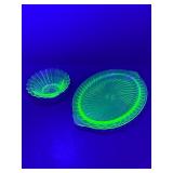 Vintage Uranium Green Depression Glass Swirl Pattern Platter & Bowl Set - Glows UV!