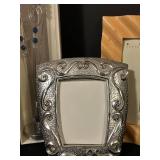 FR - Assorted Collection of 7 Picture Frames and Photo Holders