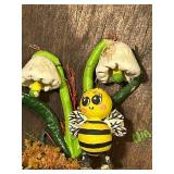 FR - Handcrafted Bee-Themed Wood Birdhouse and Wall Art Set