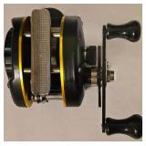 LL-FR - Abu Garcia Ambassadeur Ultra Mag XL Plus Baitcasting Reel with Manual