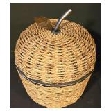 LL-FR - Bathroom Towel Set with Shell Design, Wicker Storage Basket, and Shelving Racks