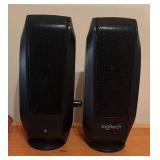 O - Acer 22-Inch LCD Monitor with Logitech Speakers and Logi HD Webcam