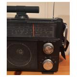 O - Vintage Realistic SW-100 Multiband Radio with Strap