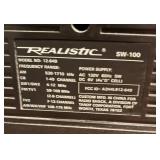 O - Vintage Realistic SW-100 Multiband Radio with Strap