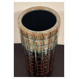 LR - Textured Ceramic Vase with Geometric Pattern