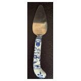 K - Sheffield England Blue and White Porcelain Handle Serving Utensil Set