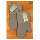 LR - Large Kitchen Utensil and Gadget Collection Including Colander, Measuring Cups, Oven Mitts and More!