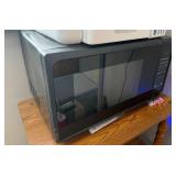 Hamilton Beach 900W Microwave Oven with Digital Controls